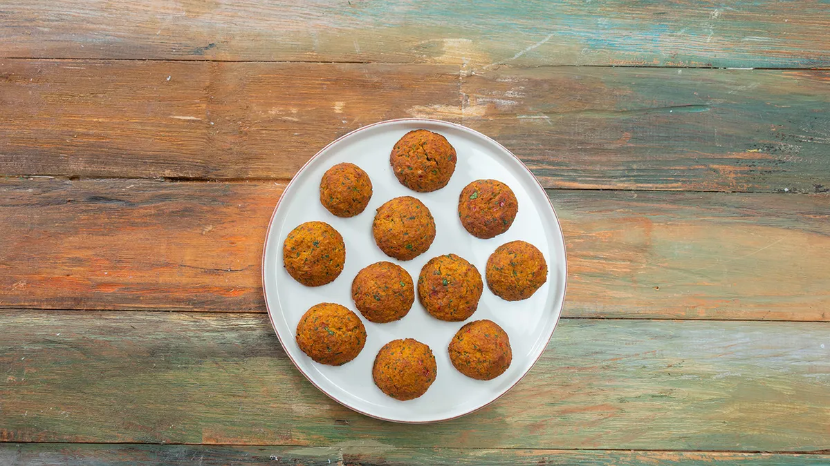 Evde kolayca hazırlayabileceğin falafel tarifi.