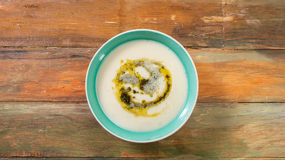 Besleyici, hafif ve geleneksel: Yoğurtlu Buğday Çorbası 🍲