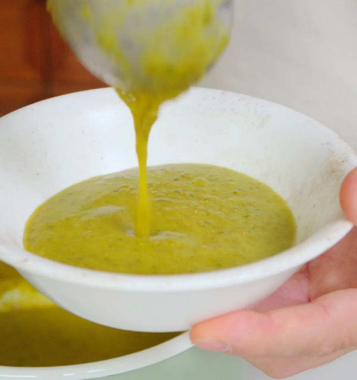Kabak, soğan, mercimek ve maydanozla hazırlanan yeşil çorba.