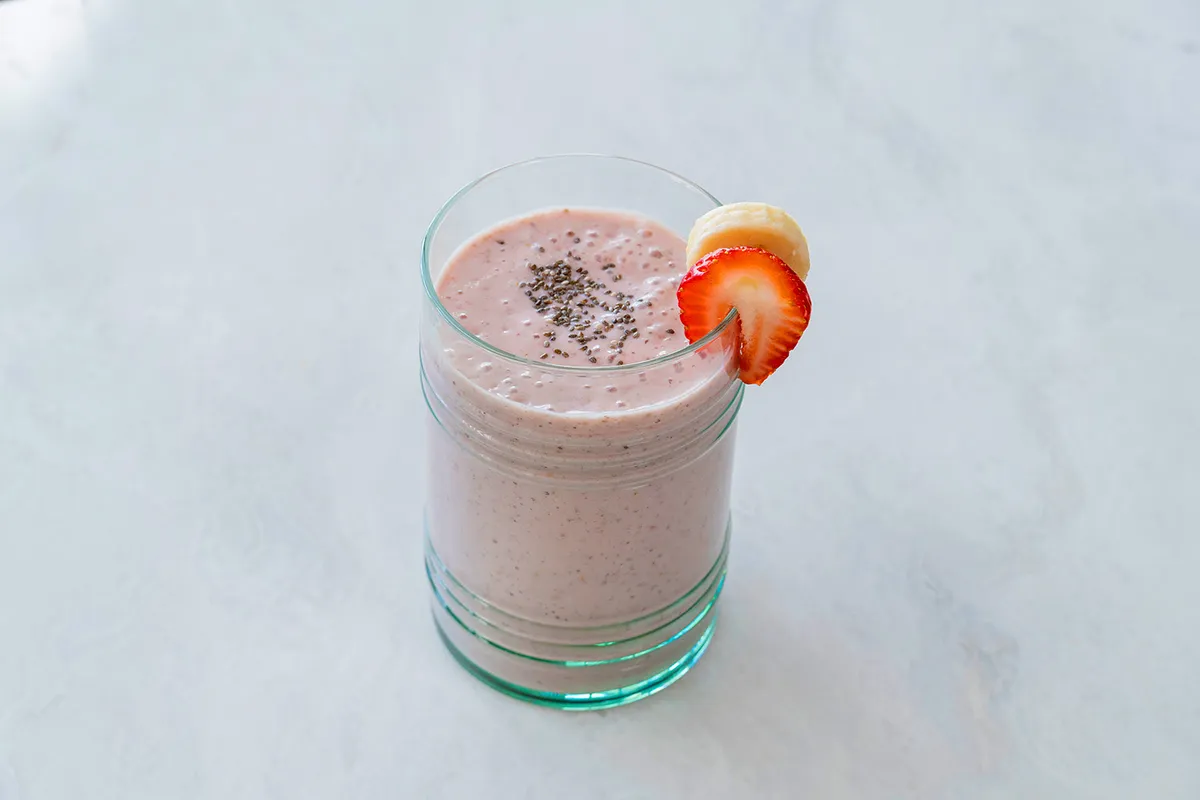 Muzlu Çilekli Smoothie Tarifi: 5 Dakikada Sağlıklı Enerji